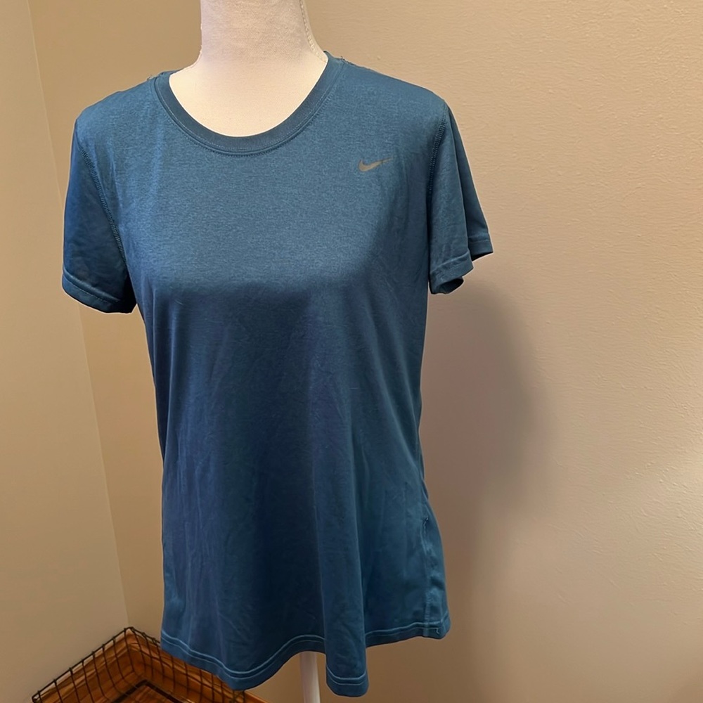 NEW Nike T shirt